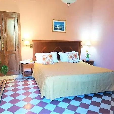 Hotell La Rondinella 3*